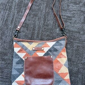 Myra Bag Gray and Cream Patterned Interior